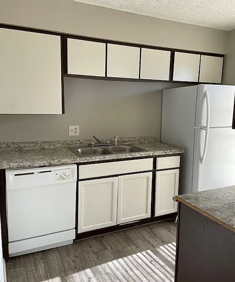 Summit Apartments — Photo 6
