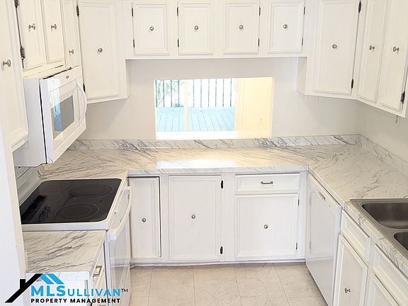 2nd image of 4100 Five Oaks Dr #15-1