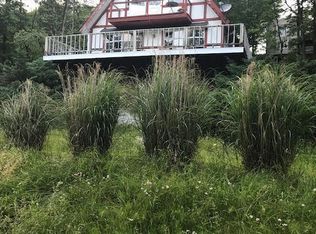 1330 Waterview Dr, Scotrun, PA 18355