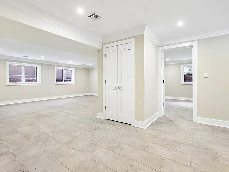 211 Warwick Ave #1 — Photo 8