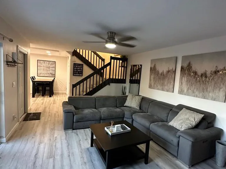 820 SW 120th Way — Photo 4