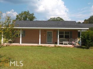 423 Burkhalter Cir, Claxton, GA 30417