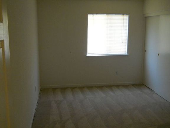 5th image of 1140 Yellowhammer Dr