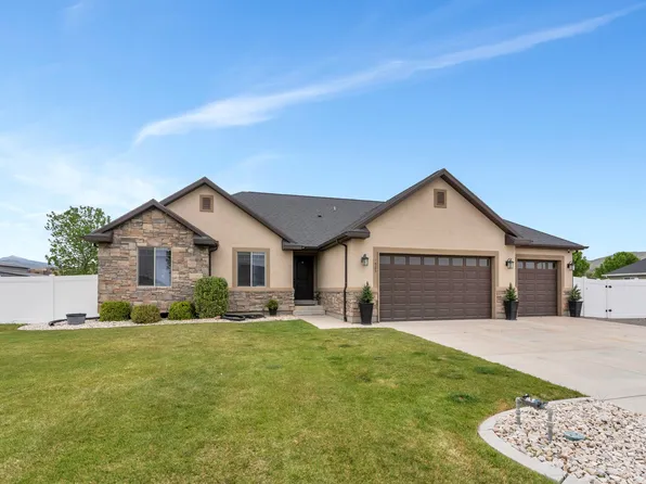 1565 E Smithfield Dr, Eagle Mountain, UT 84005