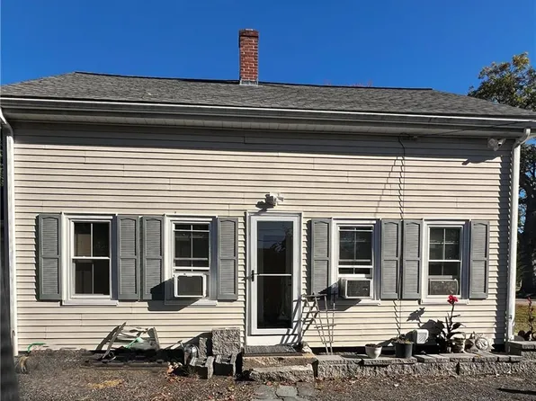 26 Battey Ave, Coventry, RI 02816