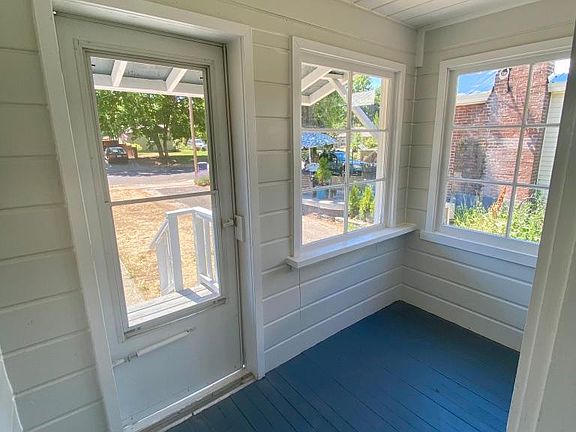 Sunroom in front entryway
