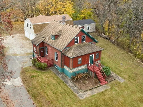 9 Elmwood St, Blackstone, MA 01504