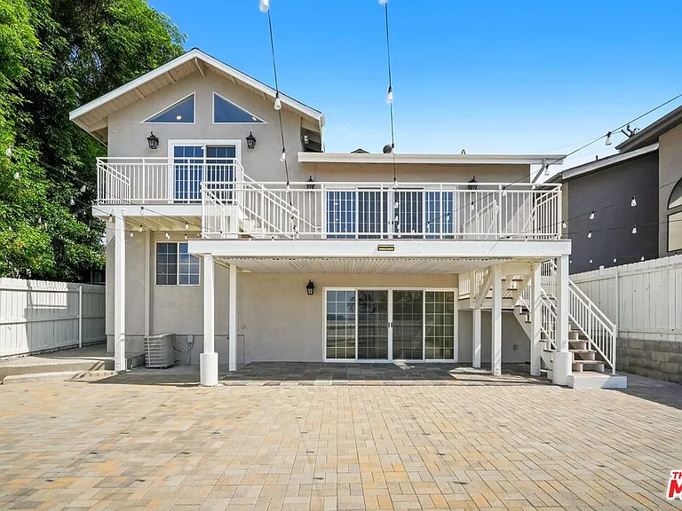 2910 Santa Carlotta St — Photo 1