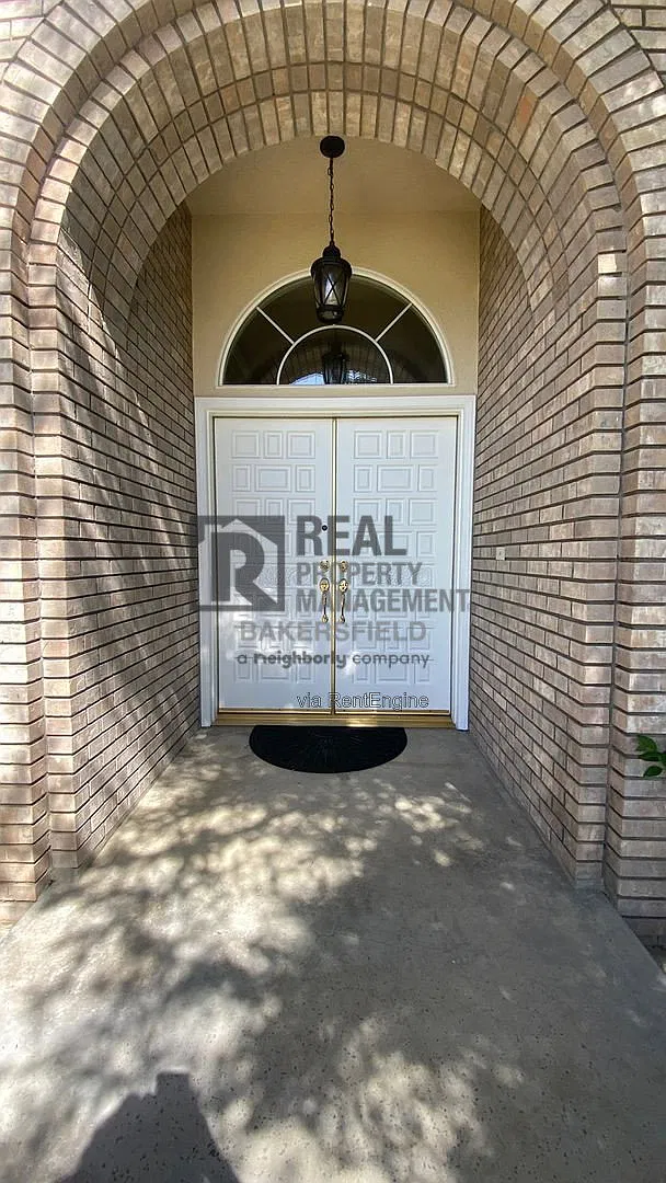 4 bed, 3.0 bath, 2673 sqft, $3,300 — Photo 2