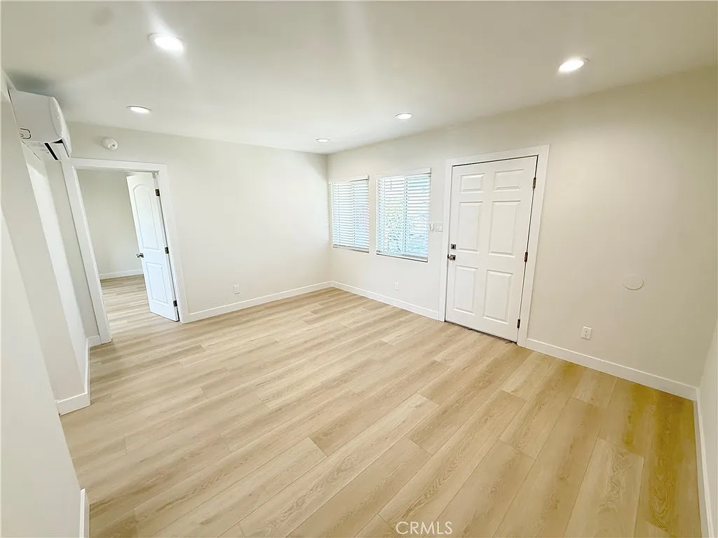 Building Photo - 506 Raymond Ave #508D