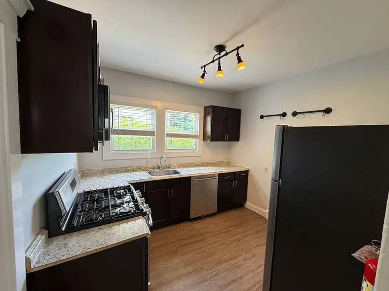 41 Lincoln Ave — Photo 28