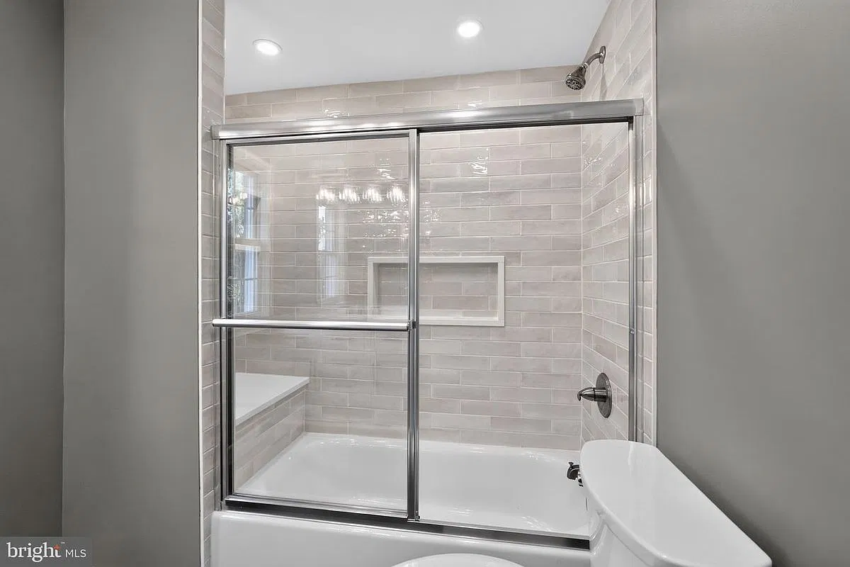 3 bed, 1.5 bath, 1728 sqft, $3,200 — Photo 4