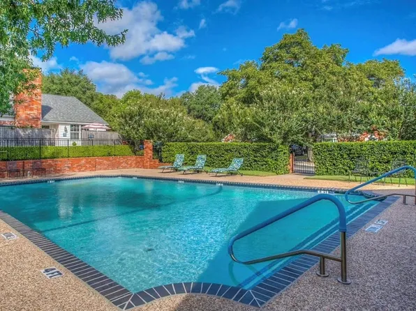 1097 Roaring Springs Rd, Fort Worth, TX 76114