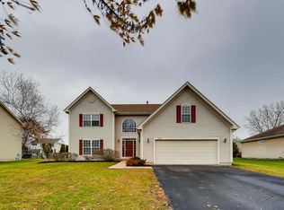 1302 Amberwood Dr, Crystal Lake, IL 60014