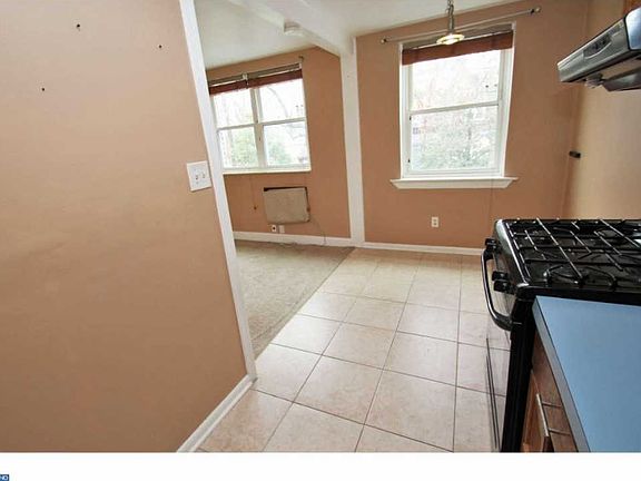 5th image of 1147 Tremont Dr