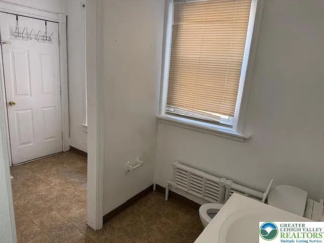 208 Ridge Ave — Photo 15