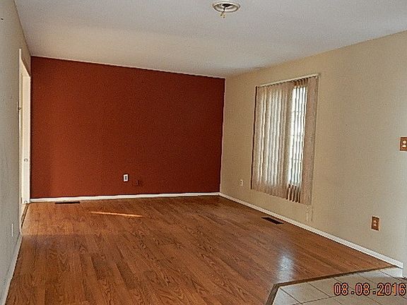 4th image of 113 S Hammes Ave
