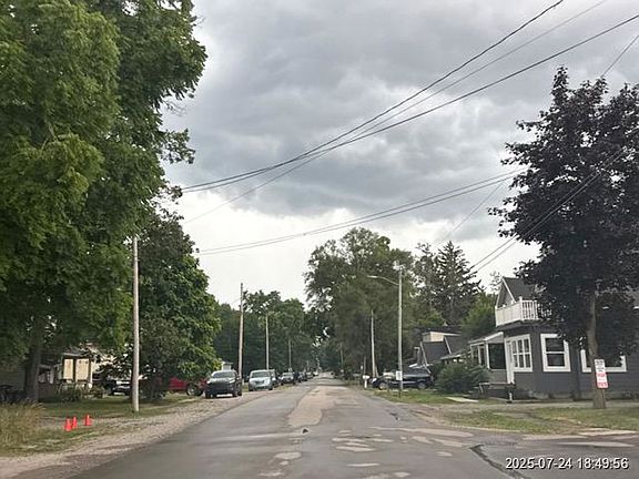 Exterior Neighborhood (street photo)