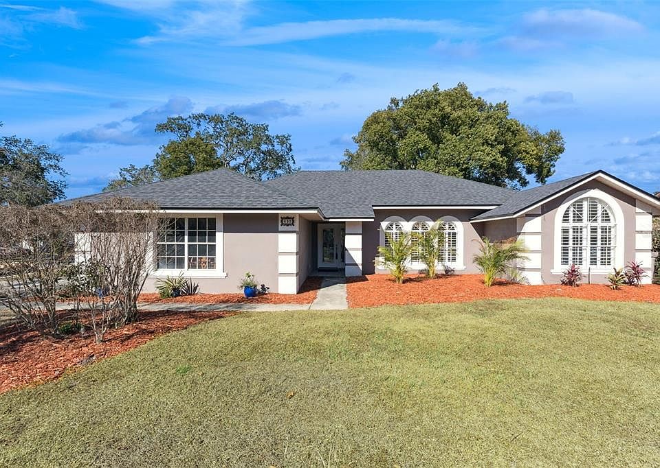 1st image of 692 Rochester St