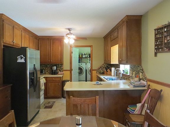 3rd image of 212 Gray Dr