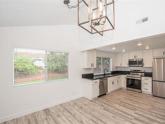 4th image of 293 Chapalita Dr