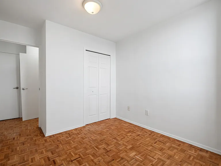 250 Frederick St — Photo 10