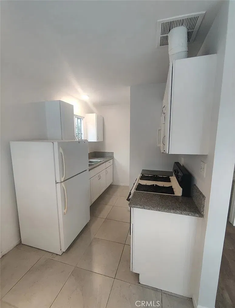 1 bed, 450 sqft, $1,750 — Photo 3