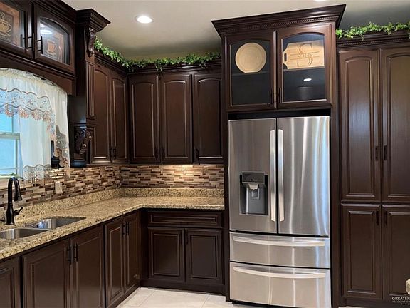 5th image of 606 San Saba Cir