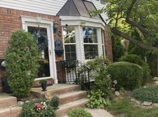 496 Golf View Ct, Staten Island, NY 10314