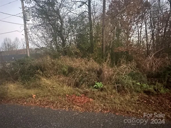 133 Tower Dr, Statesville, NC 28677