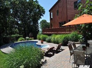 17 Motts Hollow Rd, Port Jefferson, NY 11777
