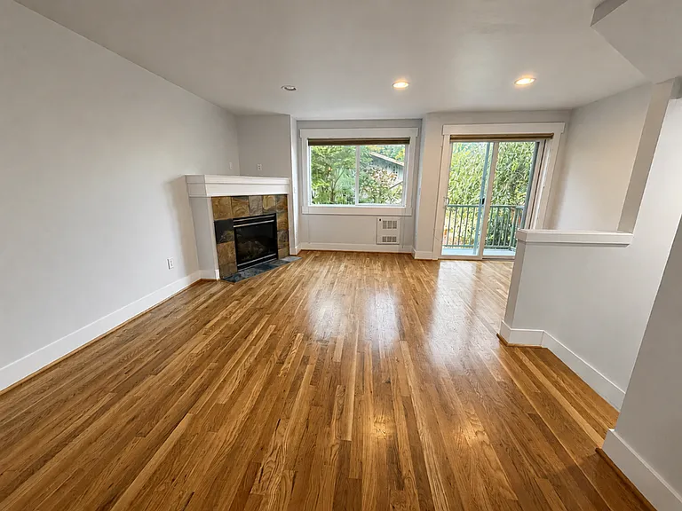 9215 Roosevelt Way NE #C — Photo 7