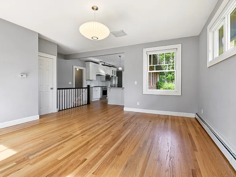 975 S Vine St — Photo 17