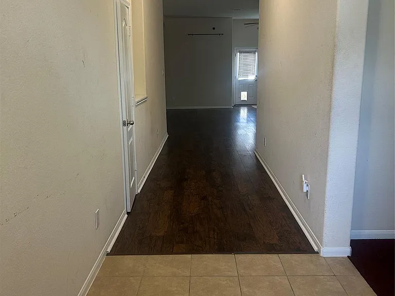 8407 N Broadleaf Ave — Photo 2