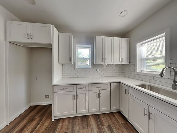 4th image of 499 Woodlawn Ave NW