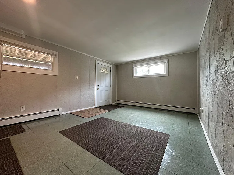 Gervon Ct — Photo 2