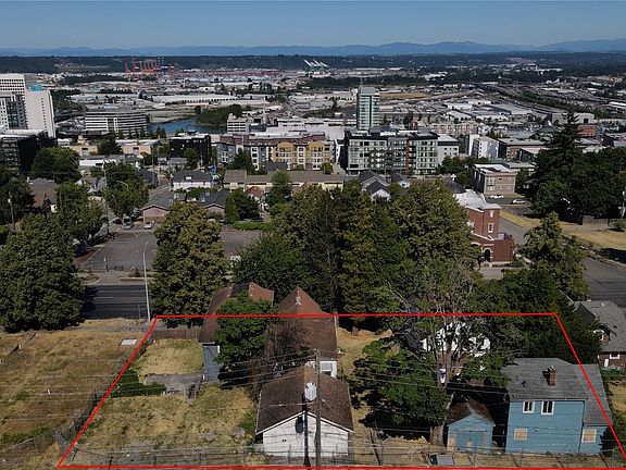 3rd image of 1512 -1520 Yakima Avenue S