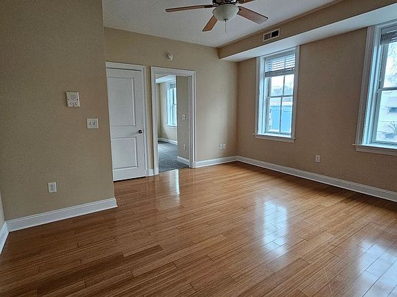 4th image of 515 London St APT 3