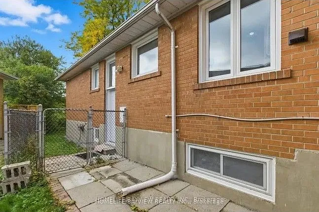 42 Tollerton Ave #BASEMENT — Photo 3
