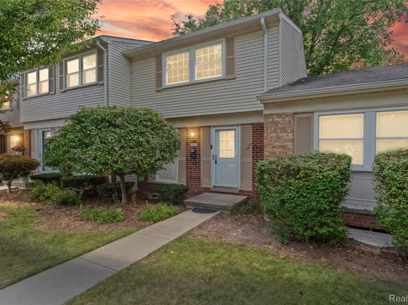 1823 Brentwood Dr, Troy, MI 48098