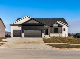 2234 Green Leaf Cir, Norwalk, IA 50211