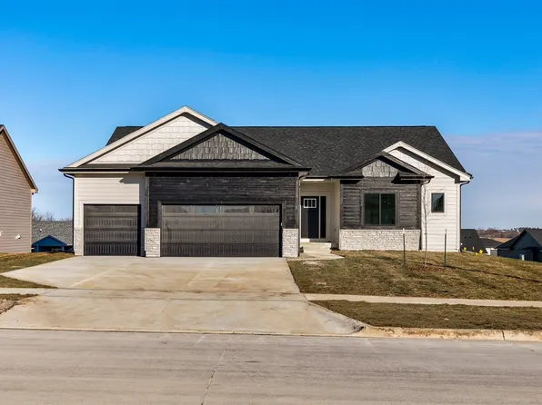 2234 Green Leaf Cir, Norwalk, IA 50211