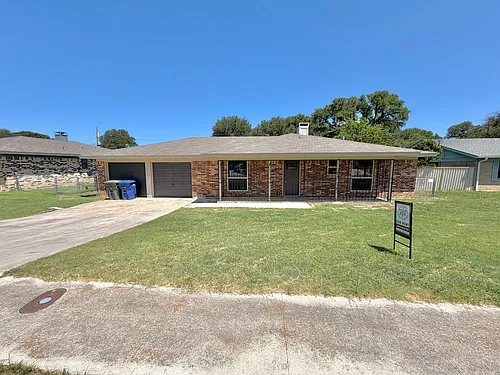 1114 Rhonda Lee St Photo 1