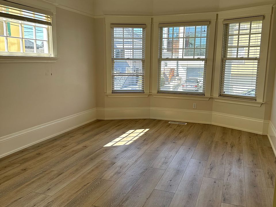 front room that can be used as an additional bedroom