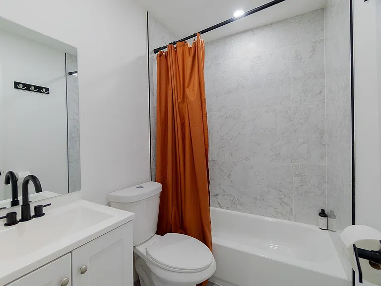 113 SE 8th Ave — Photo 14