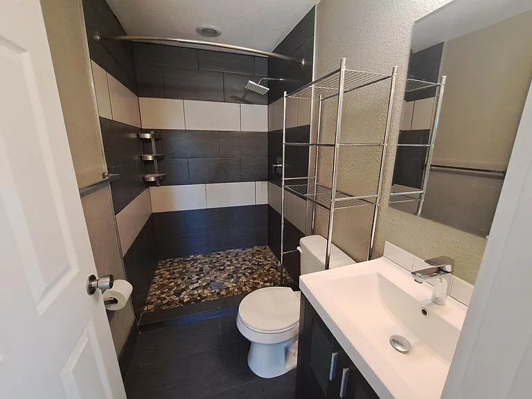 175 W 7th Ave #1 — Photo 9