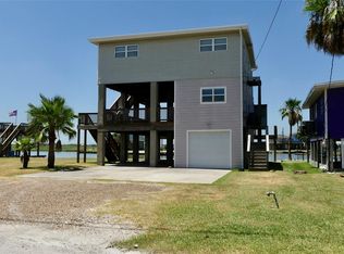 58 Lakeside Dr, Hitchcock, TX 77563