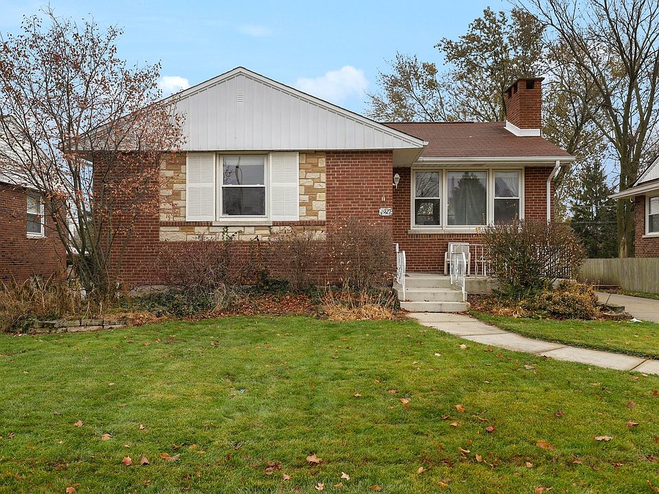 1st image of 1921 Balmoral Ave