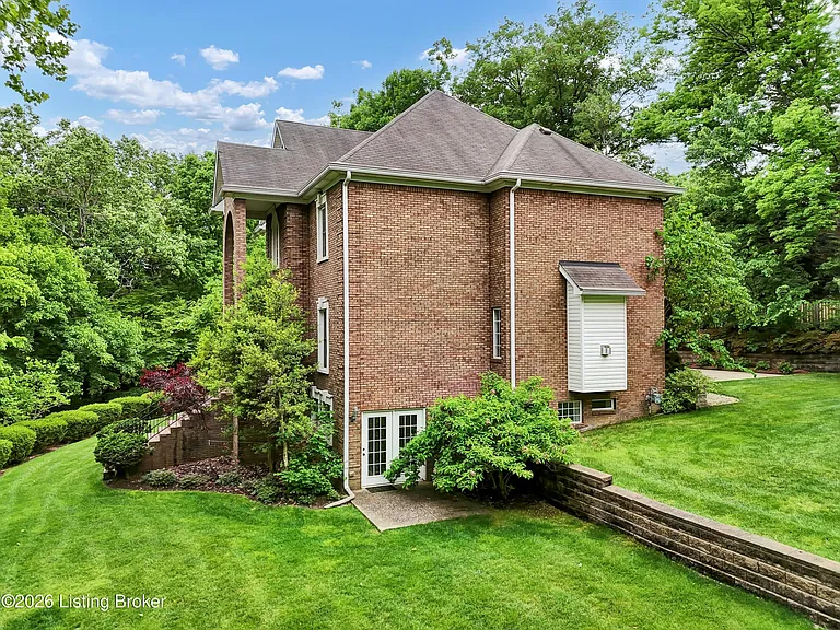 560 N Hubbards Ln — Photo 4
