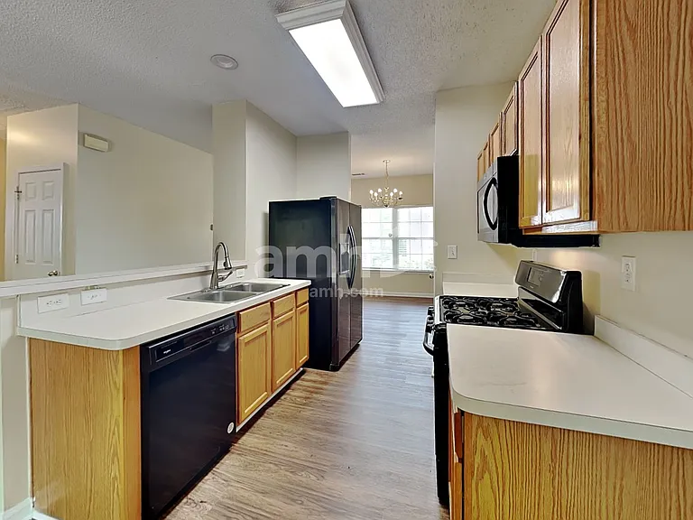 291 Beckenham Ln — Photo 3